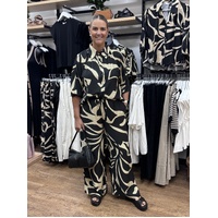 Betty Basics Palmer Puff Shirt - Monochrome Floral