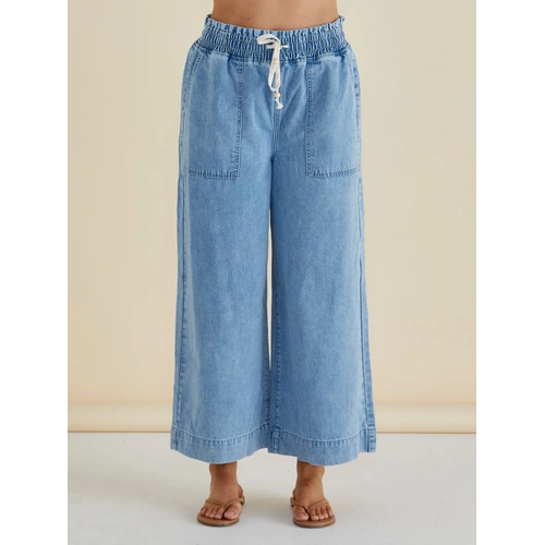 Betty Basics Saffra Relax Leg Jean - Medium Wash