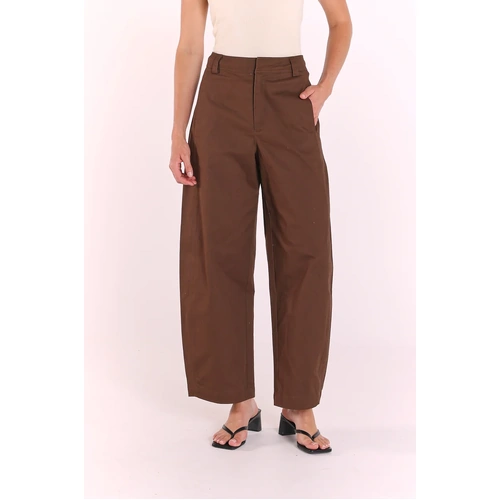 Feather + Noise Charlie Barrel Pant - Chocolate