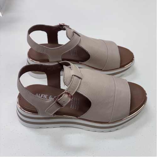 Alfie & Evie Hallie Leather Sandal - Naked [Size: 39]
