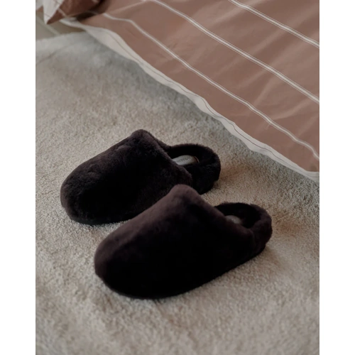 Hommey. Sheepskin Slippers - Chocolate