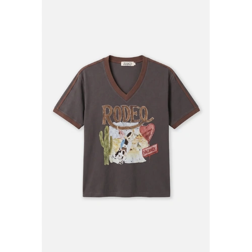 MAKU Rodeo V-Neck Tshirt - Charcoal